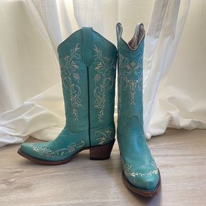 Cowboy boots circle G